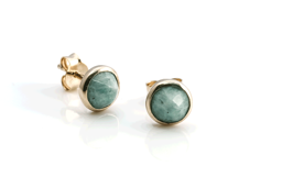 Vedere dettagli per "Cabochon sfaccettato". Amazzonite. Orecchini. Argento 925 placcato oro Immagine di "Cabochon sfaccettato". Amazzonite. Orecchini. Argento 925 placcato oro