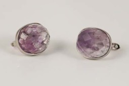 Vedere dettagli per "Cabochon sfaccettato". Ametista. Orecchini. Argento 925 rodiato Immagine di "Cabochon sfaccettato". Ametista. Orecchini. Argento 925 rodiato