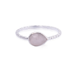 Vedere dettagli per Pietra di luna grigia sfaccettata. anello 6x8mm, martellato, argento 925 Immagine di Pietra di luna grigia sfaccettata. anello 6x8mm, martellato, argento 925