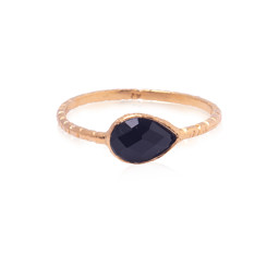 Vedere dettagli per Onice sfaccettata. anello con goccia 6x8 mm, martellato, argento 925 placcato oro Immagine di Onice sfaccettata. anello con goccia 6x8 mm, martellato, argento 925 placcato oro