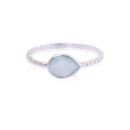 Vedere dettagli per Acqua Calcedonio sfaccettata. anello 6x8mm, martellato, argento 925 Immagine di Acqua Calcedonio sfaccettata. anello 6x8mm, martellato, argento 925