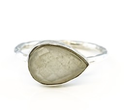 Vedere dettagli per Pietra di luna bianca/grigia sfaccettata. anello 9x12 mm, martellato, argento 925 Immagine di Pietra di luna bianca/grigia sfaccettata. anello 9x12 mm, martellato, argento 925