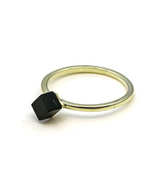 Vedere dettagli per Anello con cubo di tormalina (schorl) da 4 mm, argento 925 placcato oro Immagine di Anello con cubo di tormalina (schorl) da 4 mm, argento 925 placcato oro
