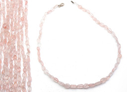 Vedere dettagli per Filo di nuggets di quarzo rosa piatto da 7-9 mm Immagine di Filo di nuggets di quarzo rosa piatto da 7-9 mm