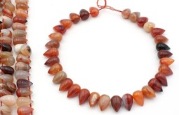 Vedere dettagli per Filo "Fantasy" di Corniola Immagine di Filo "Fantasy" di Corniola