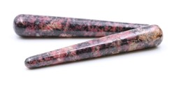 Vedere dettagli per Stilo da massaggio in Rodonite 10x2cm Immagine di Stilo da massaggio in Rodonite 10x2cm