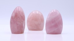 Vedere dettagli per Quarzo rosa lucidato a forma libera, Madagascar Immagine di Quarzo rosa lucidato a forma libera, Madagascar