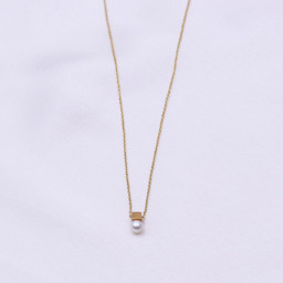 Vedere dettagli per Collana "Cube" di perle 3,5 mm 40+5 cm. Argento placcato oro Immagine di Collana "Cube" di perle 3,5 mm 40+5 cm. Argento placcato oro