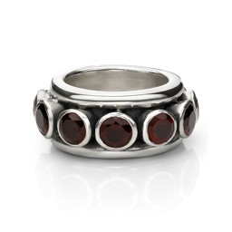 Vedere dettagli per Anello con granato e circa 10 cabochon sfaccettati, argento 925 Immagine di Anello con granato e circa 10 cabochon sfaccettati, argento 925