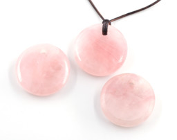 Vedere dettagli per Ciondolo a forma di tondo di quarzo rosa da 30 mm (set di 3) Immagine di Ciondolo a forma di tondo di quarzo rosa da 30 mm (set di 3)