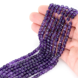 Vedere dettagli per Ametista sfaccettata. Cubo 4 mm a filo Immagine di Ametista sfaccettata. Cubo 4 mm a filo