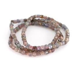 Vedere dettagli per Zaffiro sfaccettato. Bracciale cubo 4,5 mm (blu-beige) Immagine di Zaffiro sfaccettato. Bracciale cubo 4,5 mm (blu-beige)