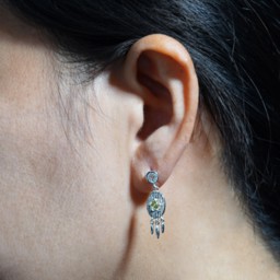 Zeige Details für "one’s heart at the right place". Peridot. Ohrstecker. Silber 925 Bild von "one’s heart at the right place". Peridot. Ohrstecker. Silber 925