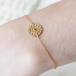 Vedere dettagli per "Il sole in tasca". Granato. Bracciale. Argento 925 placcato oro Immagine di "Il sole in tasca". Granato. Bracciale. Argento 925 placcato oro