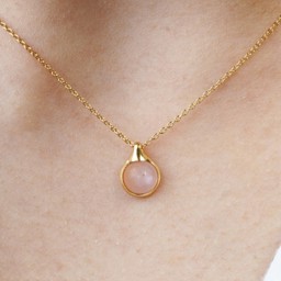 Vedere dettagli per Pietra di luna "Il mondo nelle tue mani" Cab. 2 mm, collane placcate oro (pesca) Immagine di Pietra di luna "Il mondo nelle tue mani" Cab. 2 mm, collane placcate oro (pesca)