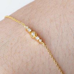 Vedere dettagli per "Stella d'oro". CZ. Bracciale. Argento 925 placcato oro Immagine di "Stella d'oro". CZ. Bracciale. Argento 925 placcato oro