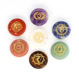 Vedere dettagli per Tondo Chakra Set 30 mm con incisione color oro Immagine di Tondo Chakra Set 30 mm con incisione color oro