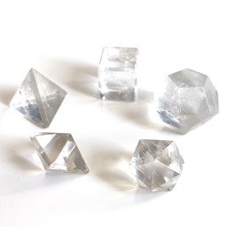 Vedere dettagli per Forme platoniche di cristallo di rocca 15-20 mm Immagine di Forme platoniche di cristallo di rocca 15-20 mm