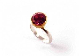 Vedere dettagli per Anello bicolore con ametista sfaccettata "Cup", argento 925 Immagine di Anello bicolore con ametista sfaccettata "Cup", argento 925