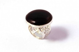 Vedere dettagli per Anello con cabochon di Onice 26 mm, argento 925 Immagine di Anello con cabochon di Onice 26 mm, argento 925