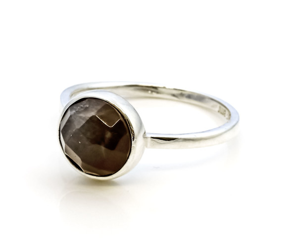 Image de Mondstein grau fac. Cabochon 10mm Ring, Silber 925
