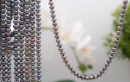 Bild von Süsswasser Perlen Rund  6.5mm Strang (grau)
