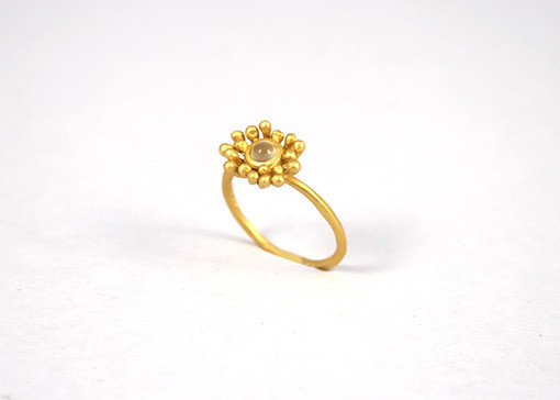 Image de Ring "Blume", Mondstein weiss, 925 Silber vergoldet