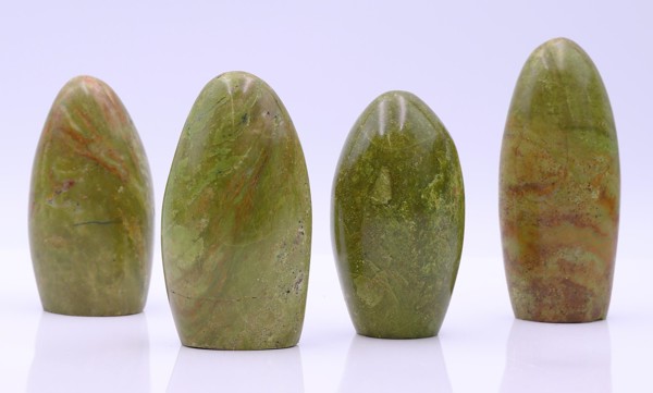 Bild von Grüner Opal Free-Formen rund (Pistazien Opal), Madagaskar
