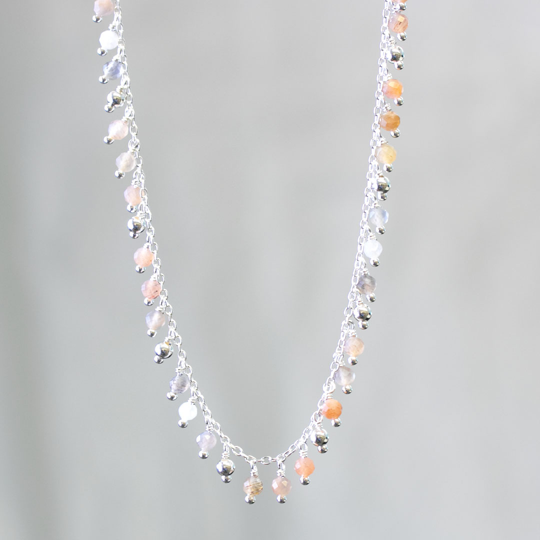 Bild von Multicolor Mondstein "Amina-Silber" Halskette mit fac. 3mm Steine. 40cm plus 5cm Verlängerungskette. Silber 925 