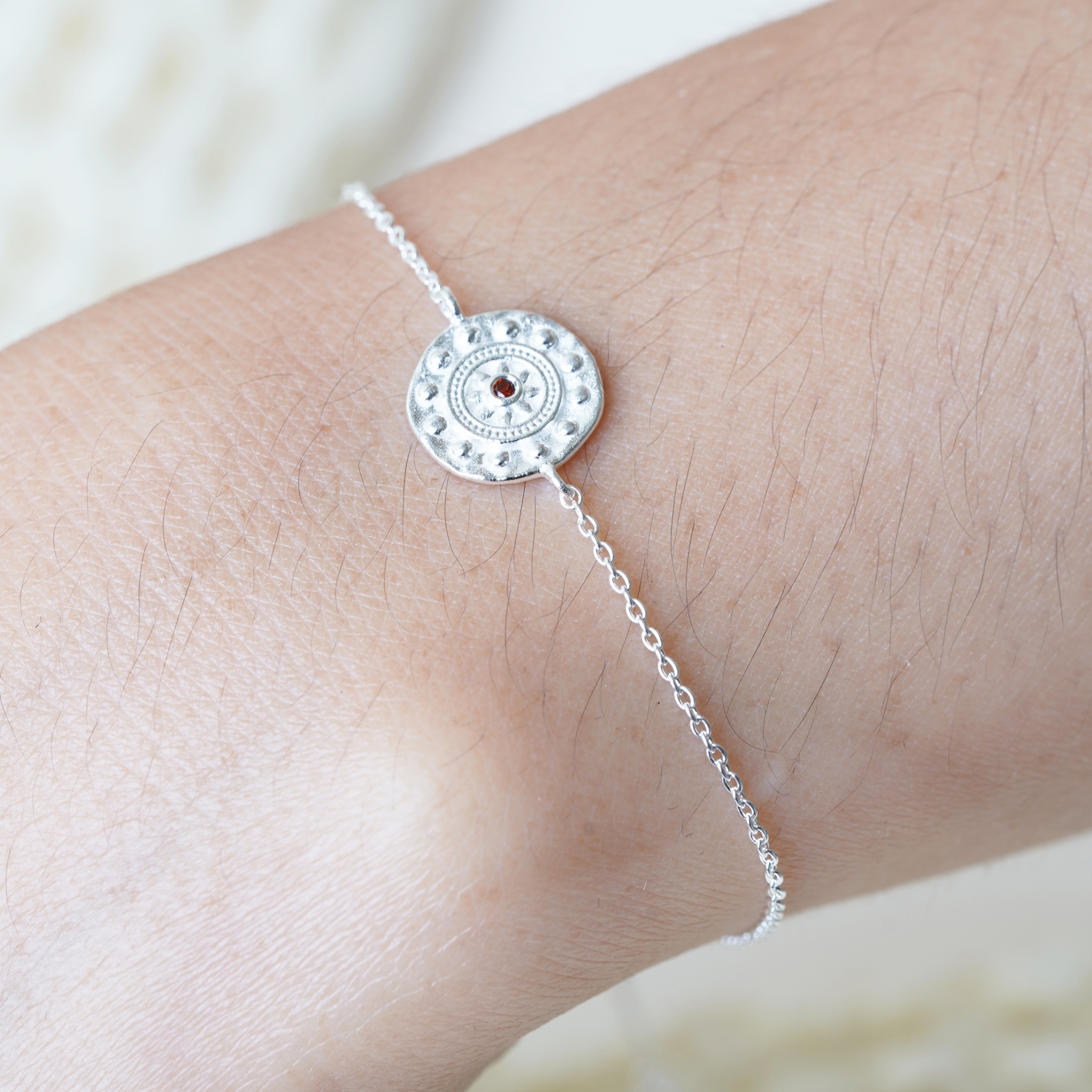 Immagine di "sun in my pocket". Armband. Granat. Silber 925