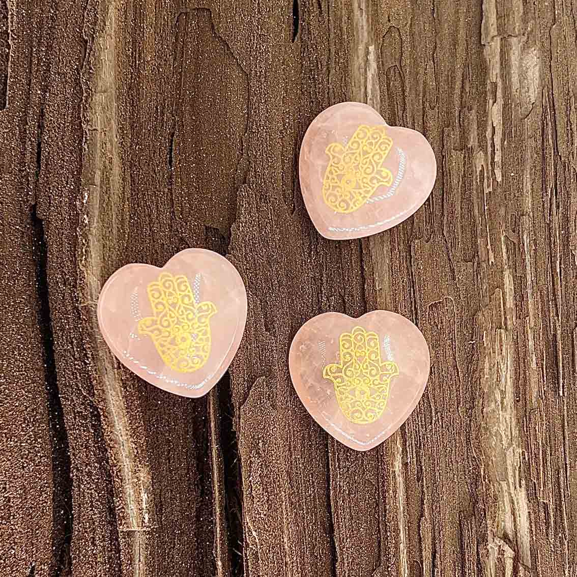 Immagine di Rosenquarz "Love Hearts" 30mm mit Gravur "Hand der Fatima"