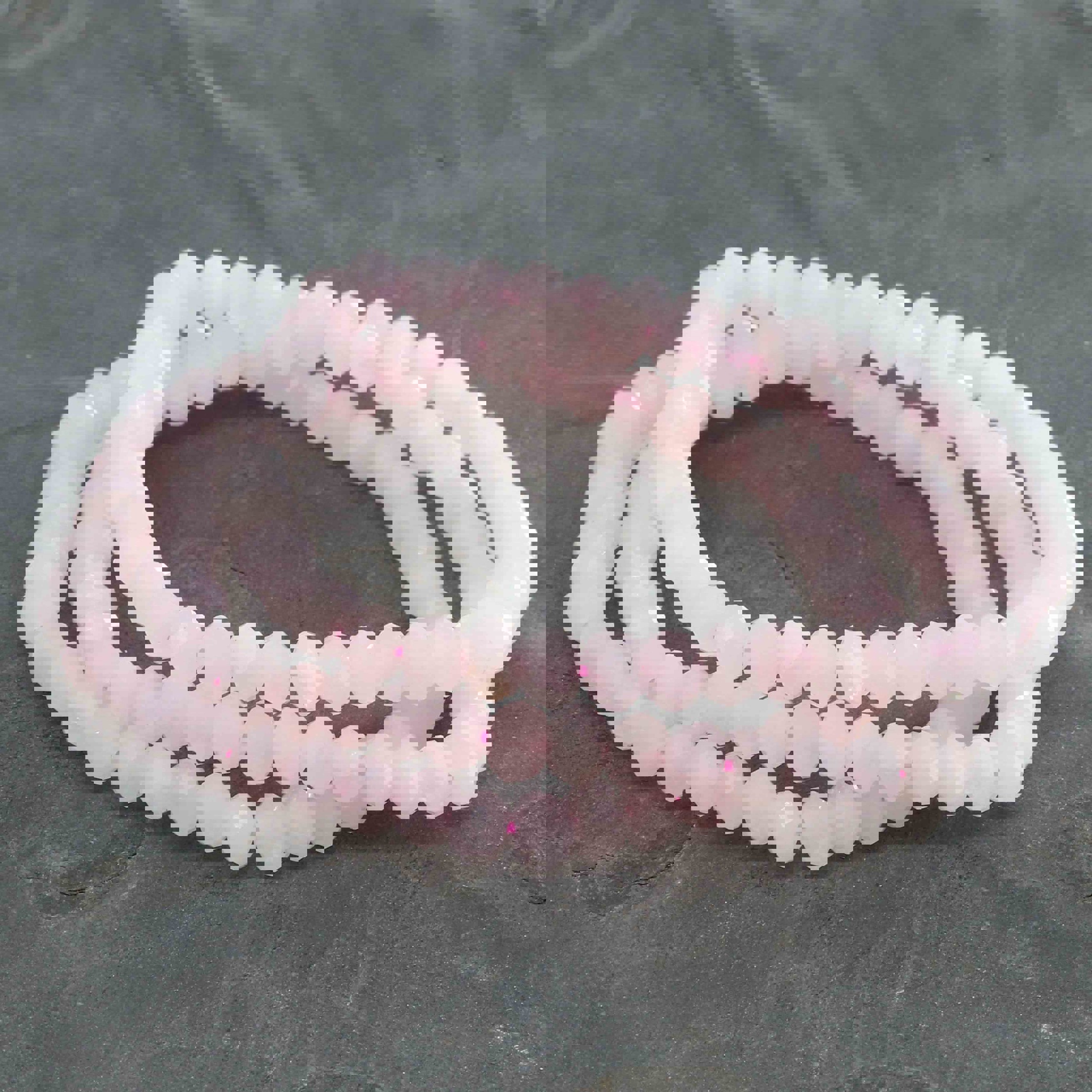 Bild von Rosenquarz fac. Button 6mm Armband