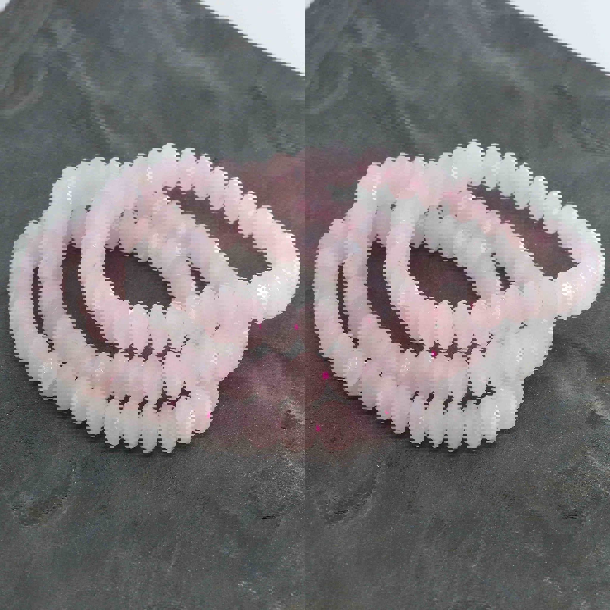 Bild von Rosenquarz fac. Button  8mm Armband