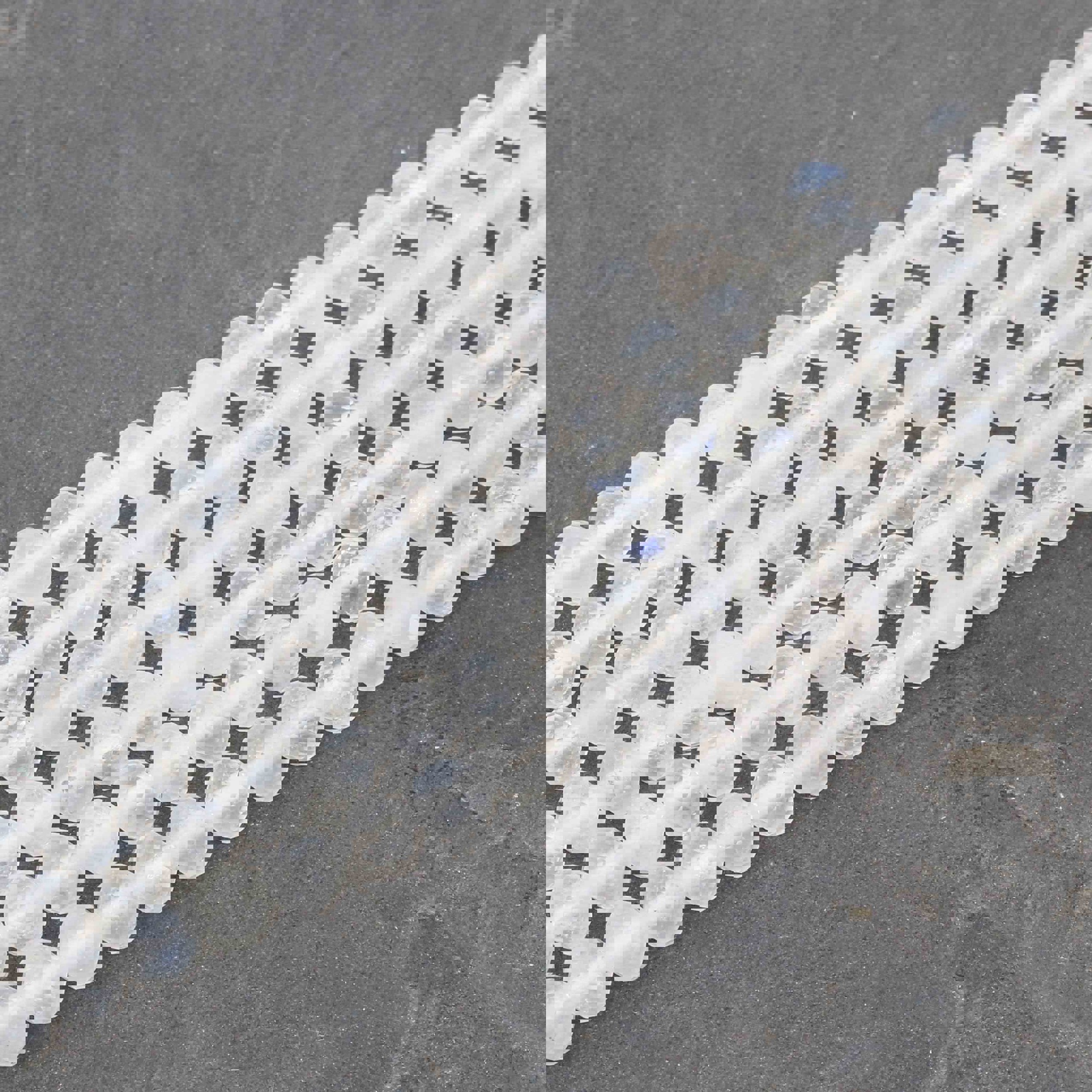 Bild von Mondstein fac. Kugeln  4mm Strang (weiss)