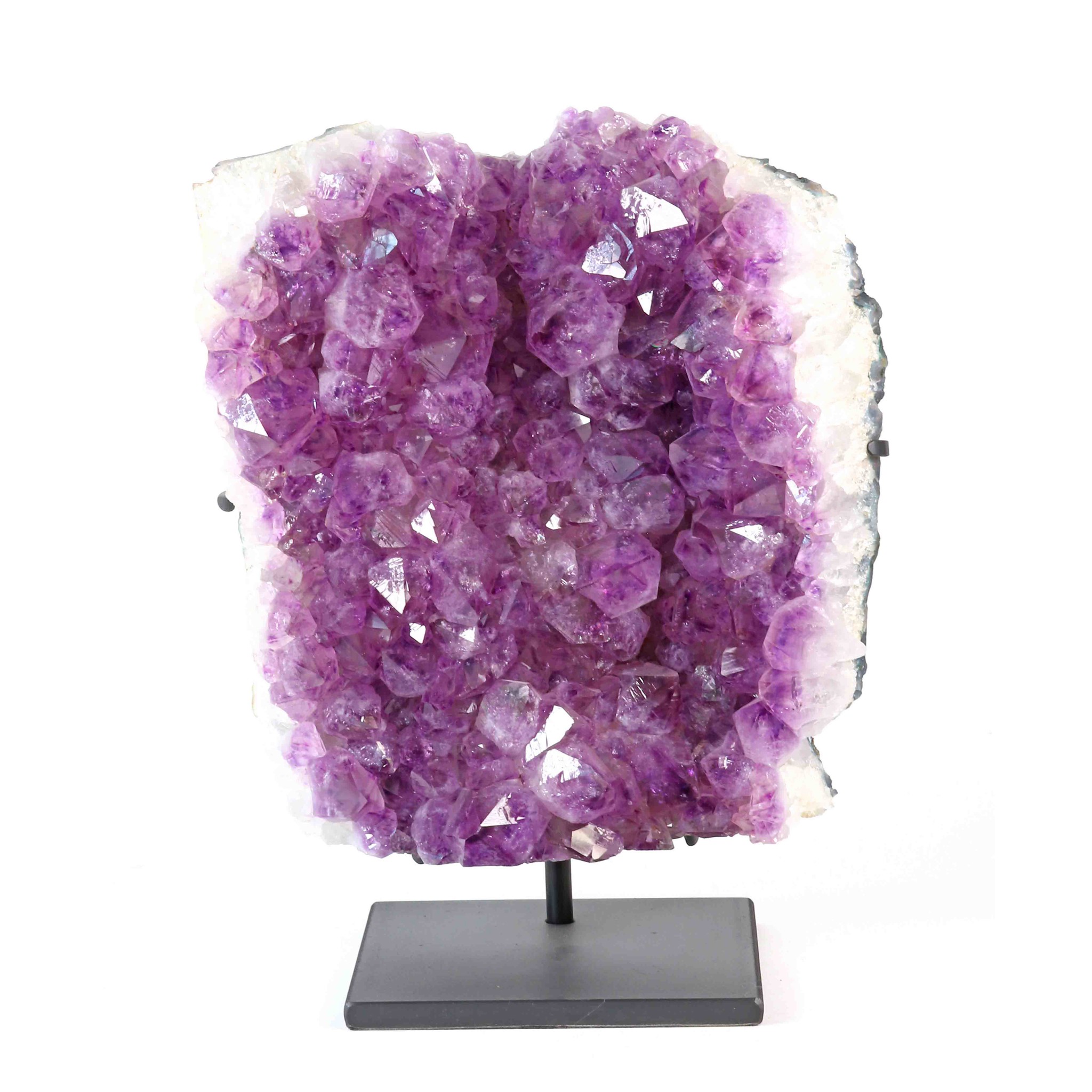 Bild von Amethyst Geoden auf Display, 33cm hoch