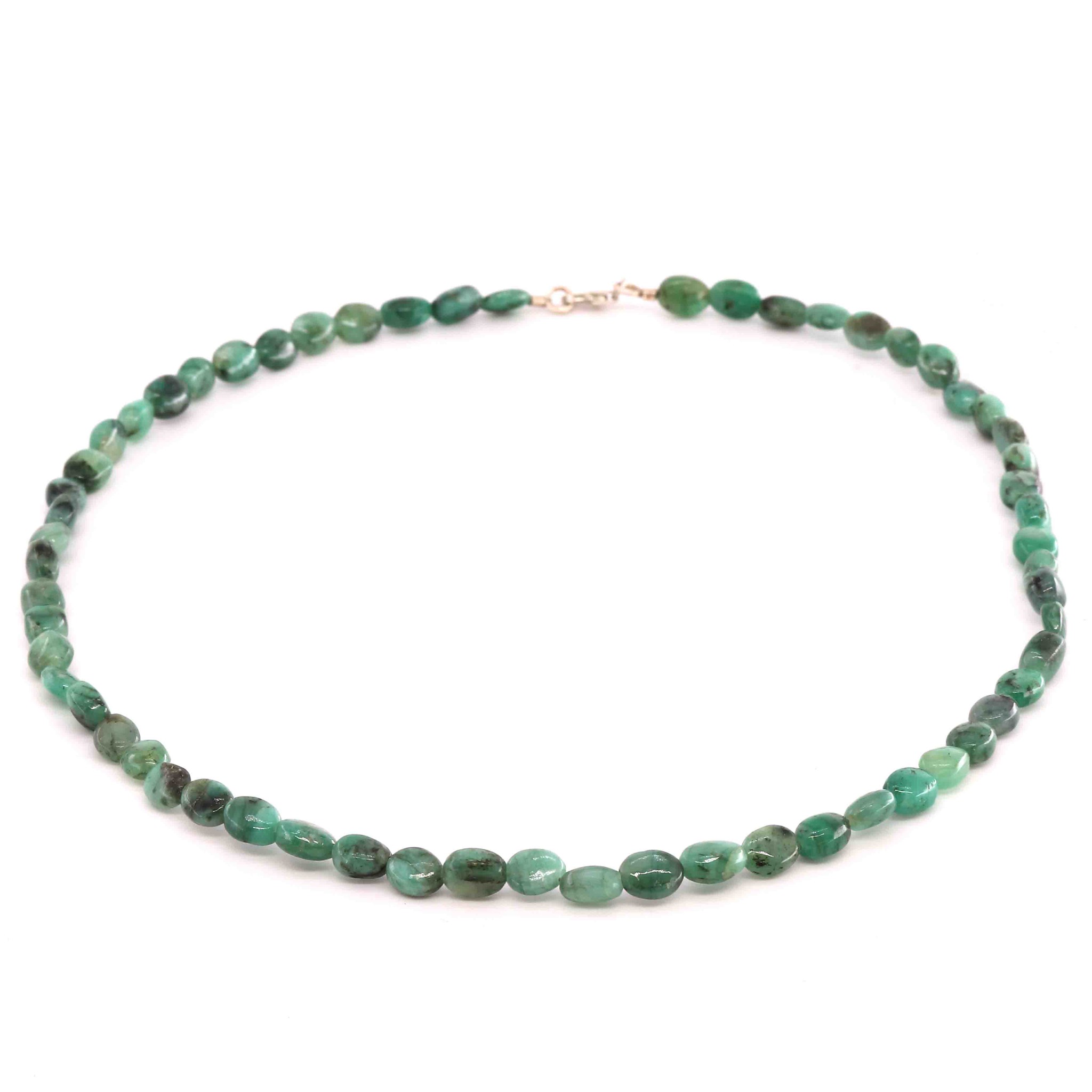 Immagine di Smaragd Oval  6x7mm Halskette mit Silberverschluss