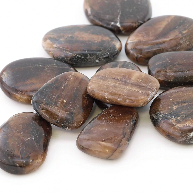 Immagine di Pietra di croce (chiastolite) piatta levigata a mano (PU: 250g)