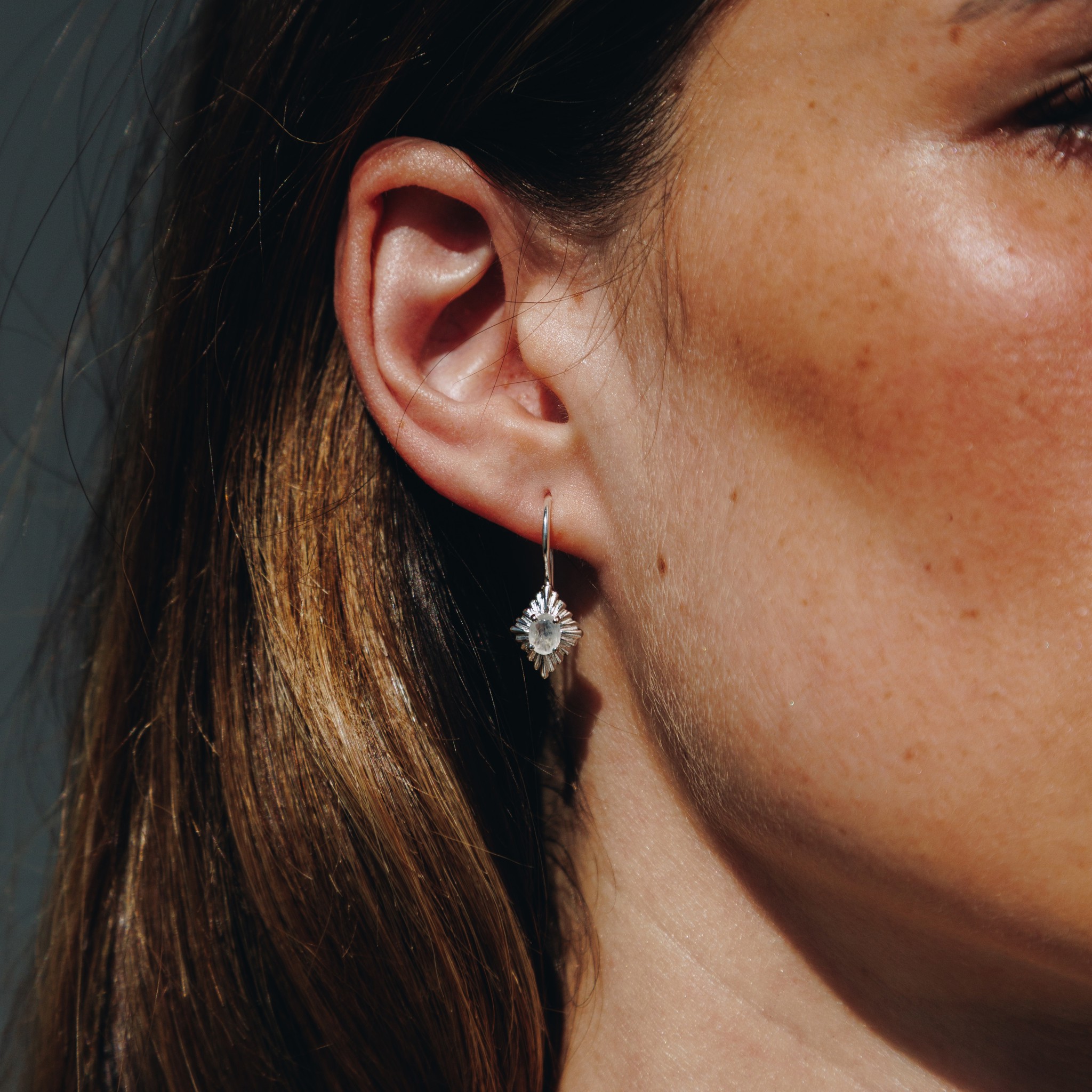 Image de "art-déco". Pierre de lune. Boucles d'oreilles. Argent 925