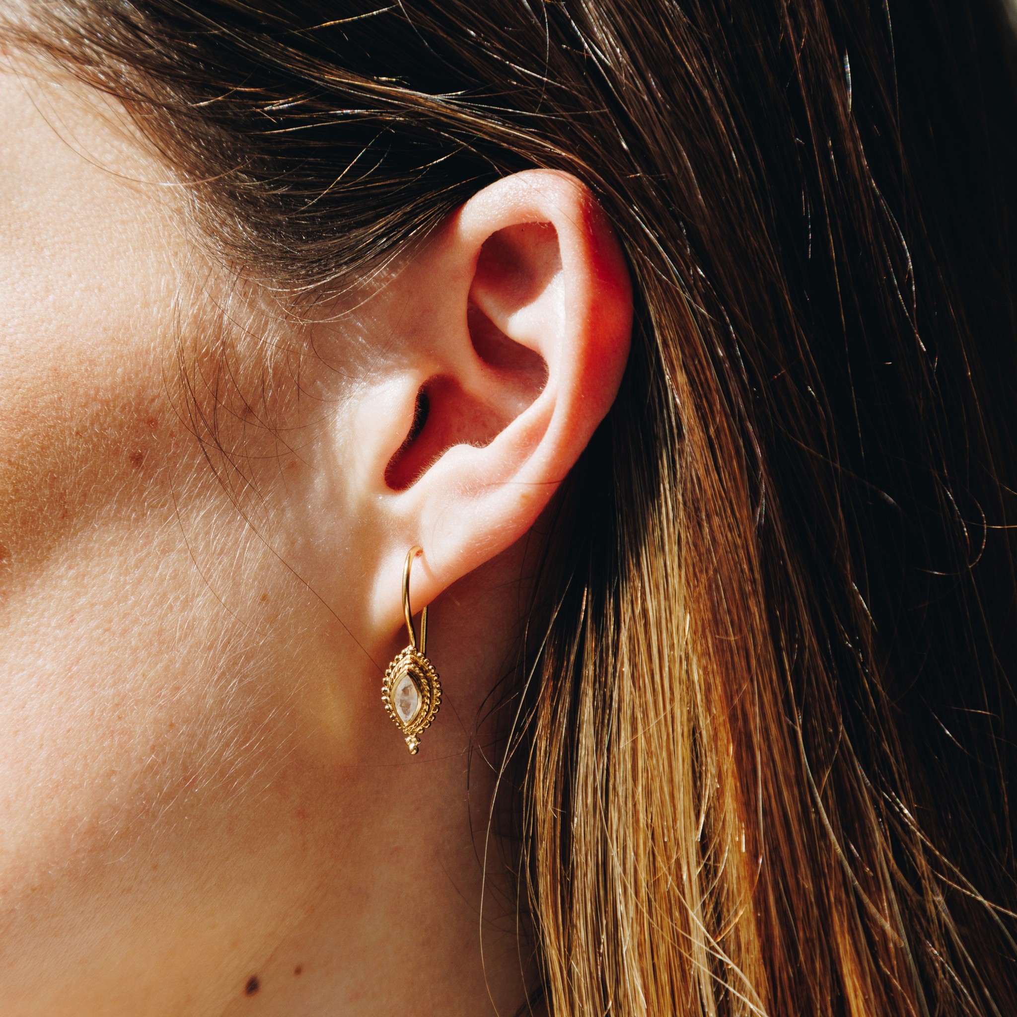 Image de "Goutte d'Arabie". Pierre de lune. Boucles d'oreilles. Argent 925-doré