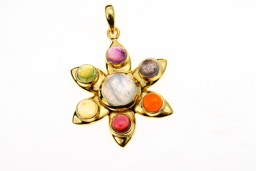 Bild von Chakra-Blume mit 7 Steinen Anhänger, Silber vergoldet
